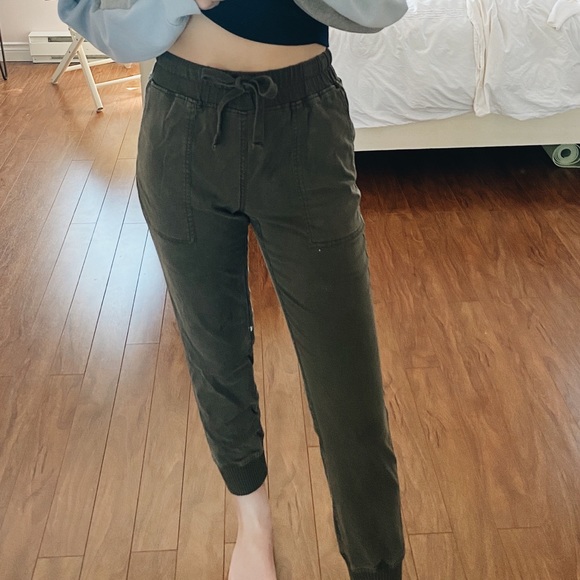 Roots Cargo Pants - Picture 2 of 2